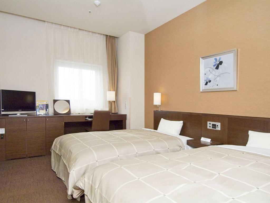 Hotel Route-Inn Higashimuroran Ekimae Bagian luar foto